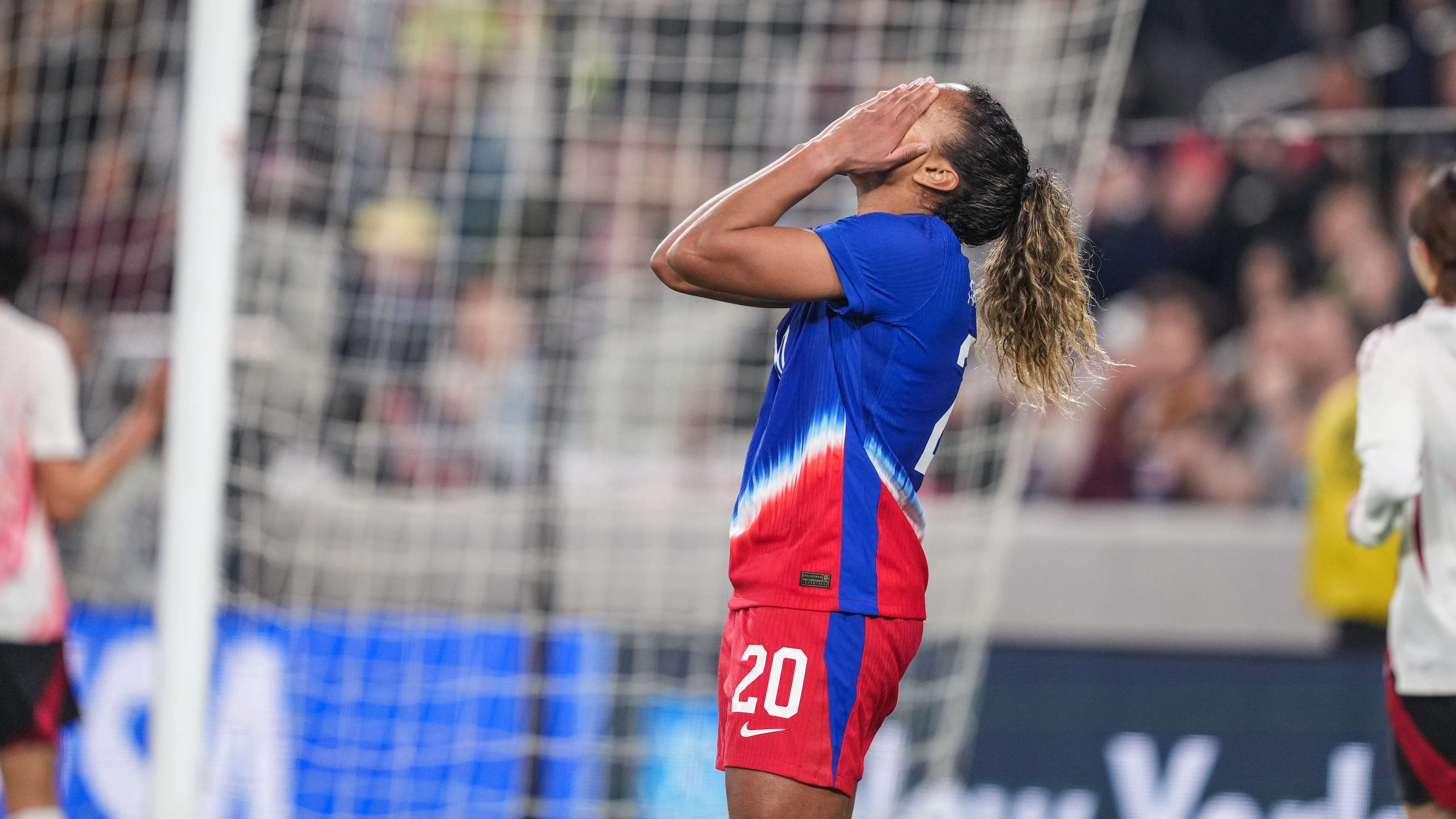 当老龄化遇上数字化——如何让银发族安心“触网”.