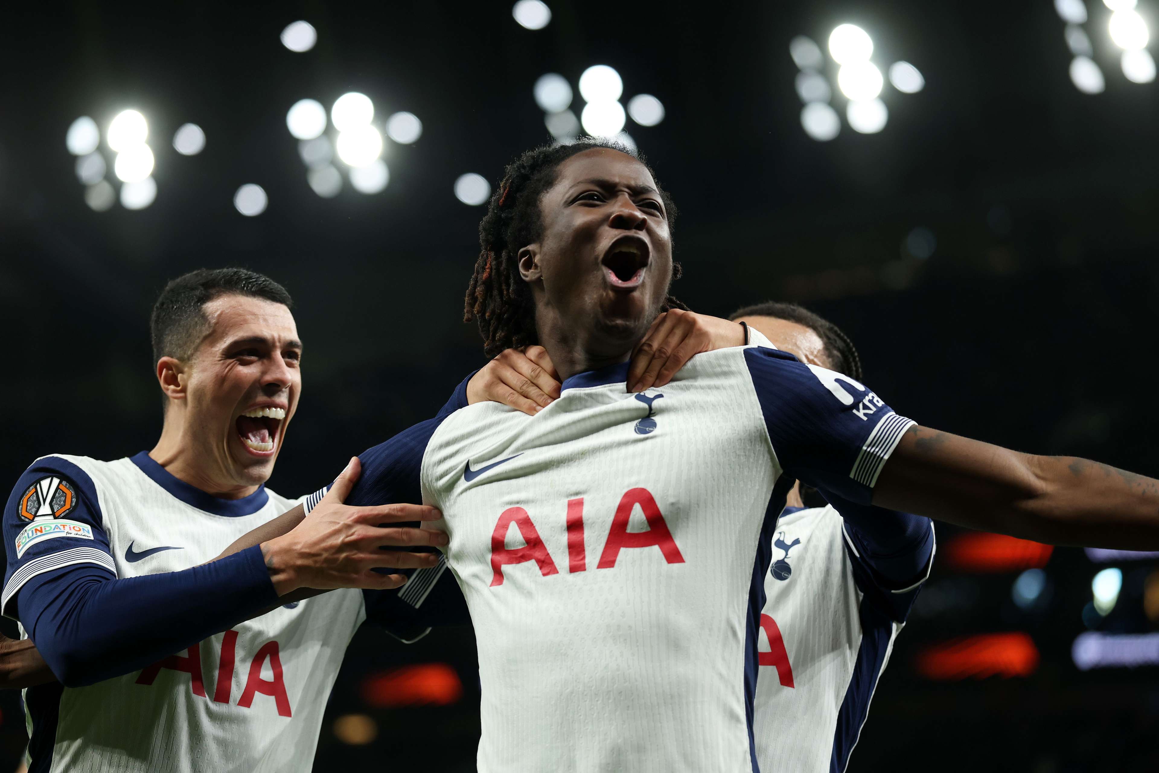 西甲-阿尔瓦雷斯双响 马竞3-0巴伦西亚终结两连平.